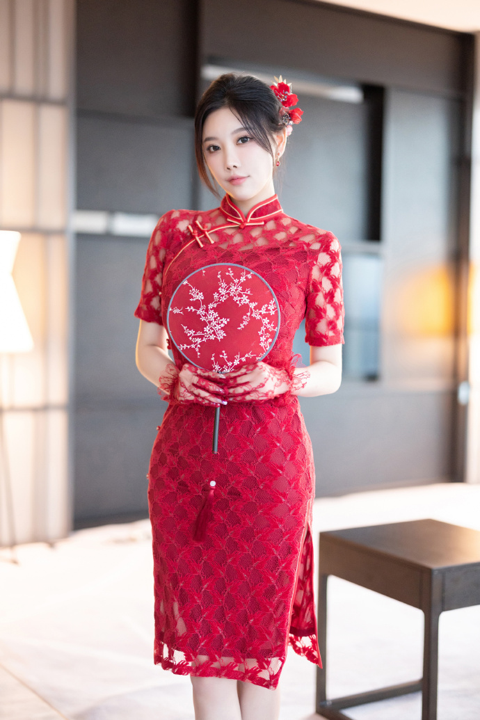 筱梅北京庆生，小菲精心准备礼物，一家三口幸福满满！